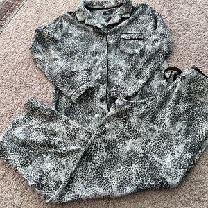 Aria Collection Women’s Animal Print PJ Set
Size S